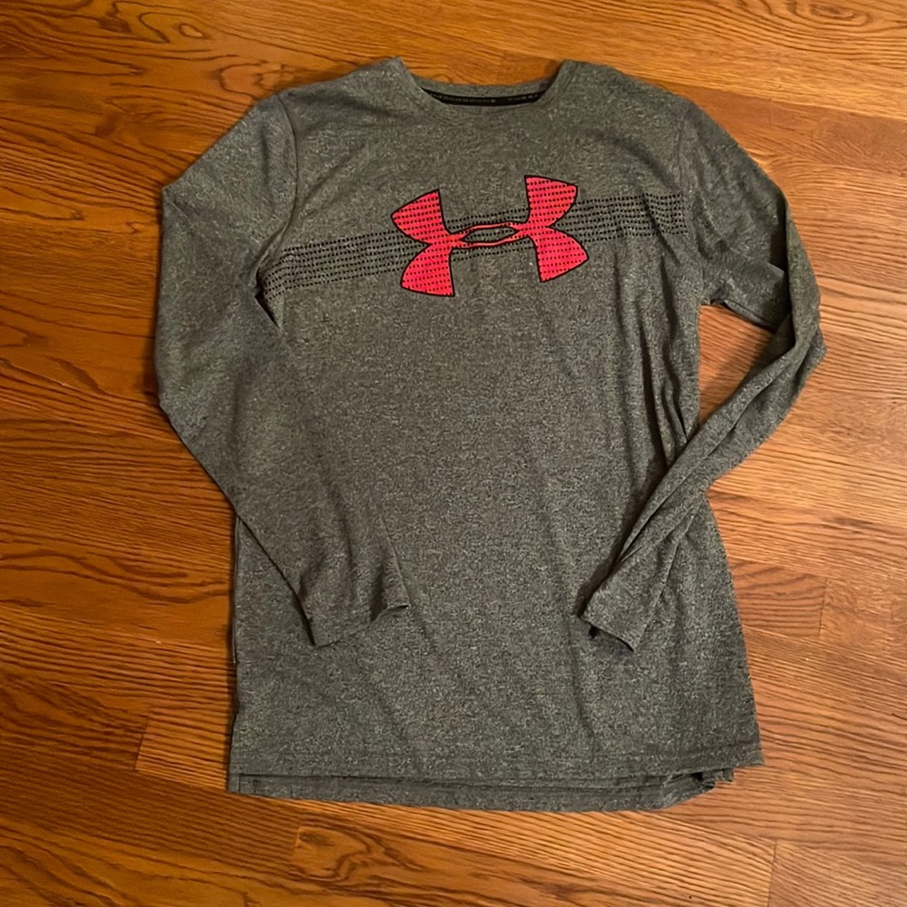 Under Armour - long sleeve - loose fit Heat Gear - youth XL -